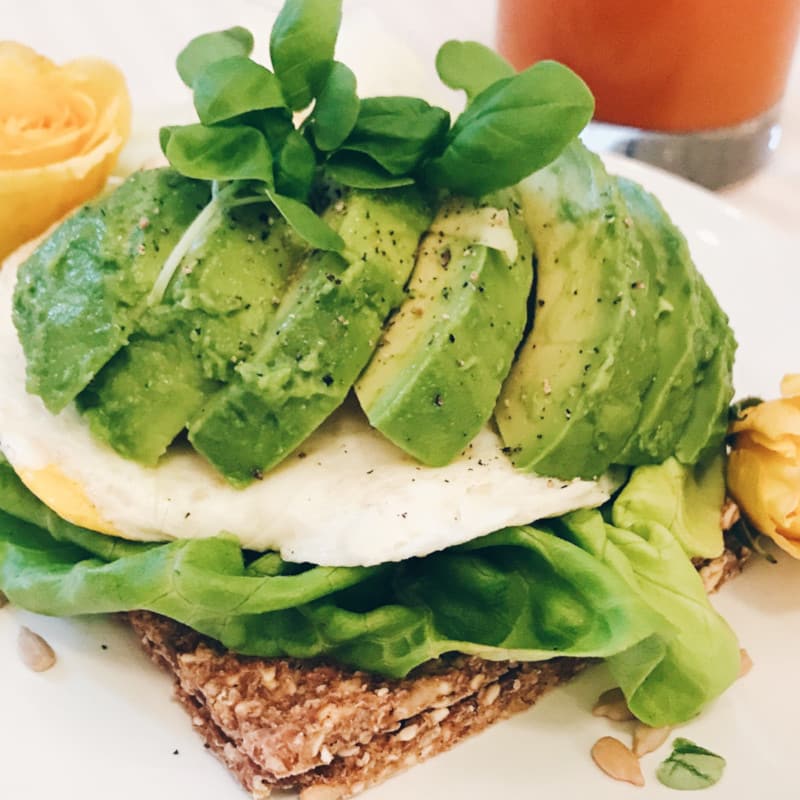 oeuf au plat avocat 800x800